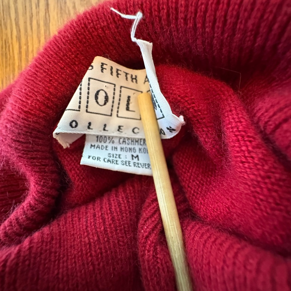 Saks Fifth Avenue Vintage 90’s Y2K Red Cashmere Turtleneck Sweater Size M - Picture 7 of 8